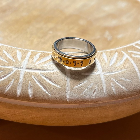 Fidget Spinner Symbol Ring - Picture 3 of 12